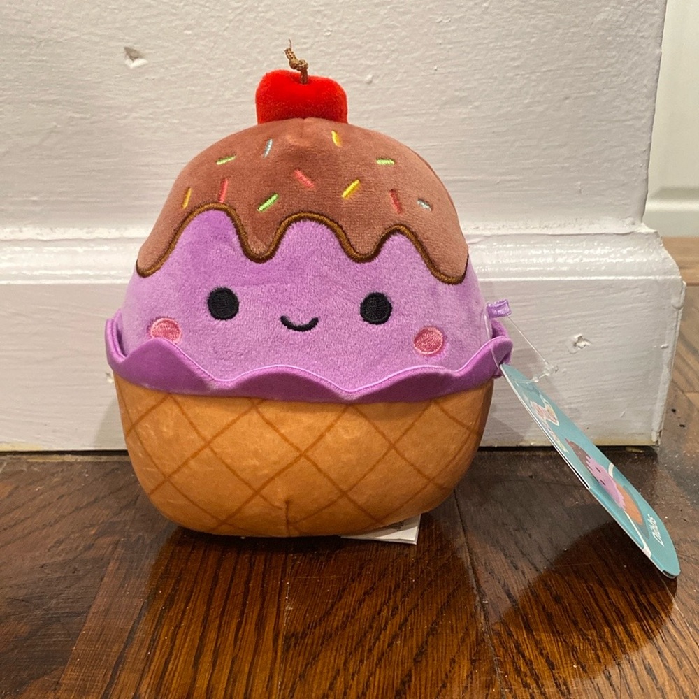 NWT! 5” Dibbs the Scented Ice Cream Sundae Squishmallow      squishmallows plush
